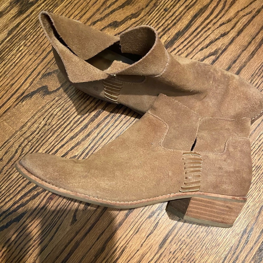 Dolce Vita Chico Suede Booties Size 8.5